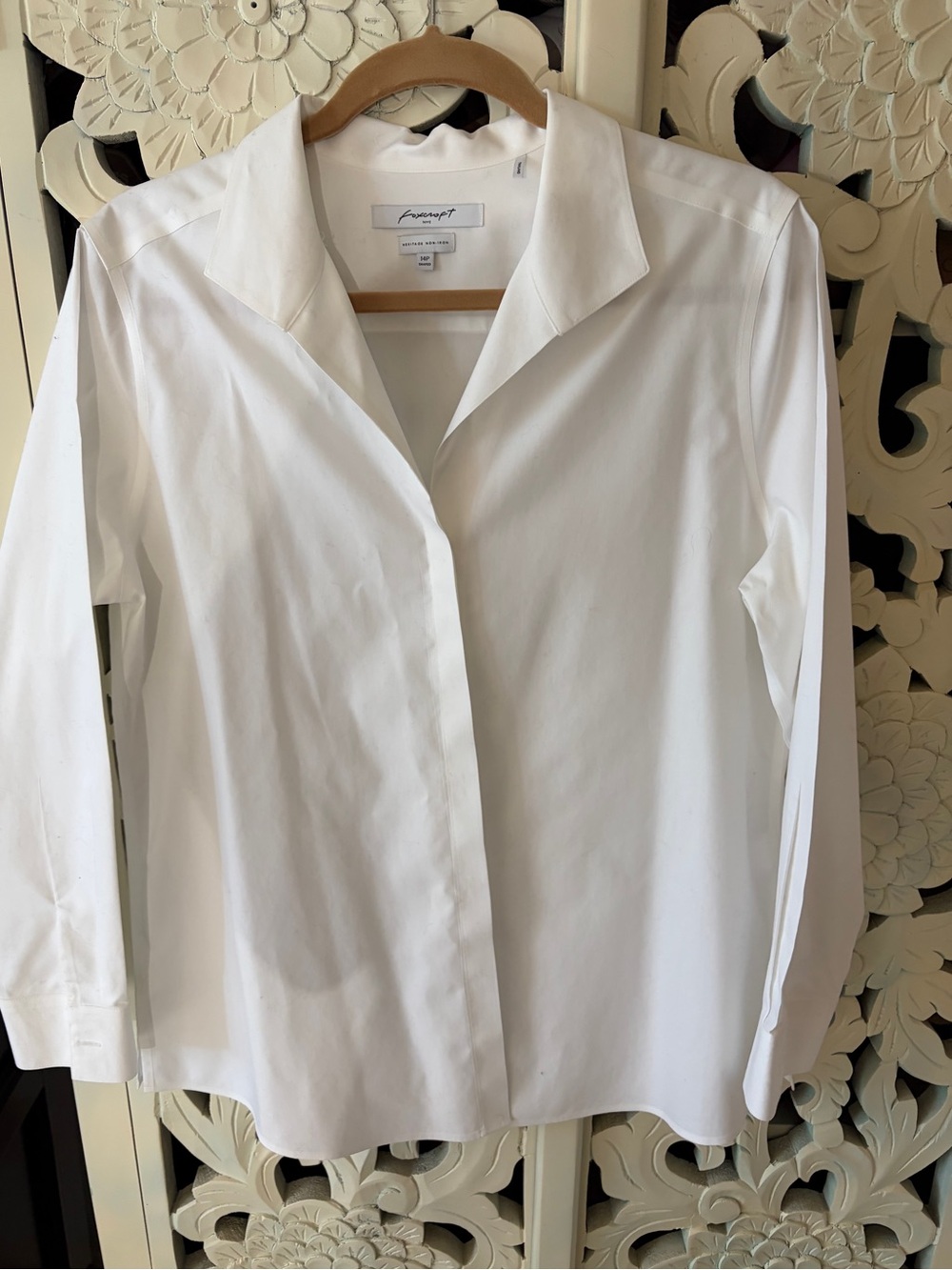 Foxcroft Non-iron Button-up white Collared Shirt 14P. Like new